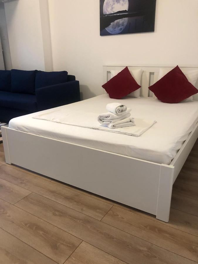 Beside Airport Apartment Otopeni Ngoại thất bức ảnh