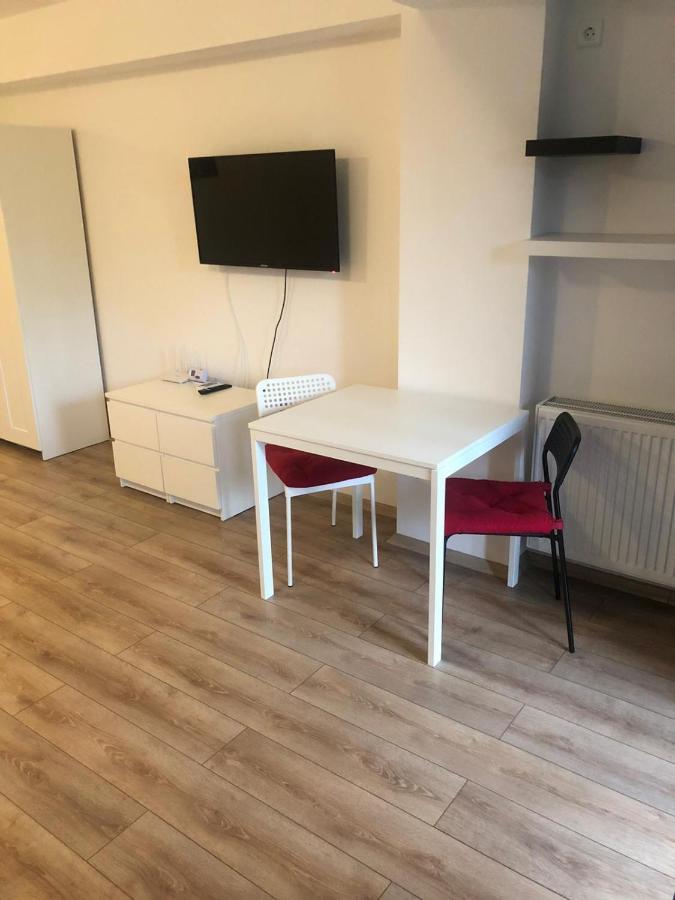 Beside Airport Apartment Otopeni Ngoại thất bức ảnh