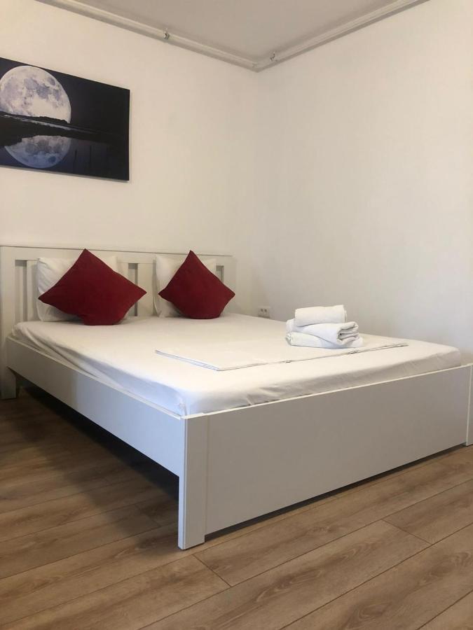 Beside Airport Apartment Otopeni Ngoại thất bức ảnh